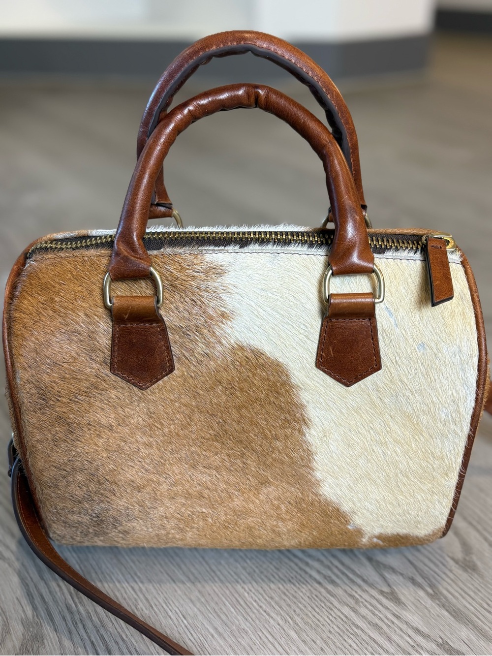 Lucchese Cowhide Handbag With strap - Picture 2 of 8